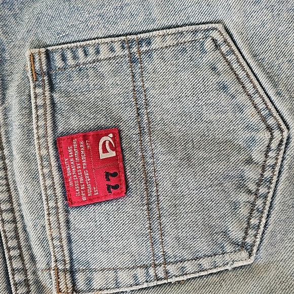 Made in Canada Dever Hayes Jean shorts - Picture 6 of 7